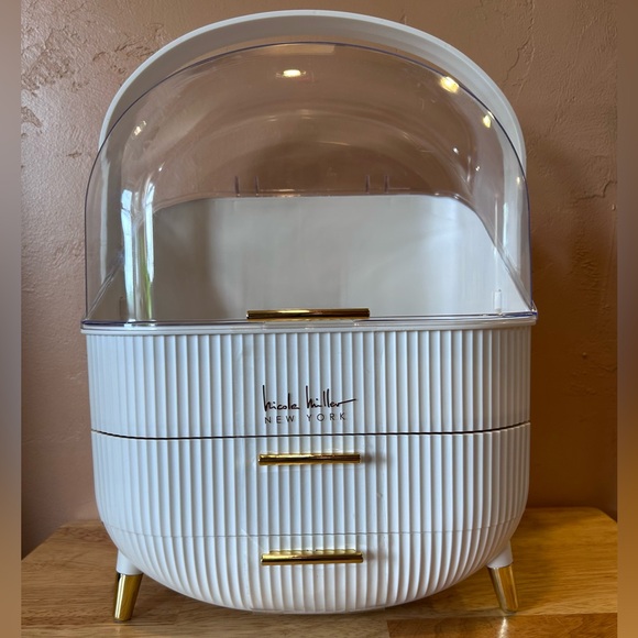 Nicole Miller Other - NWTS Nicole Miller New York Spacious Tiered Cosmetic Organizer With Dome Lid